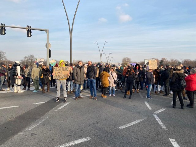 Zaposleni u "Putevima Srbije" blokirao državni put prvog reda M21 Šabac – Novi Sad VIDEO