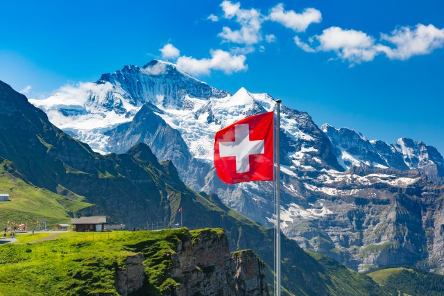 Bez karantina, ali s dodatnim testom: Nova pravila za ulazak u Švajcarsku