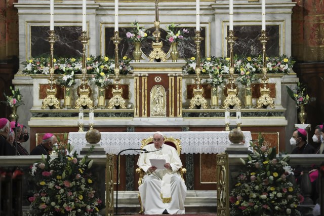 Papa Franja stigao u Grèku, doèekan uz: "Papo, ti si jeretik"