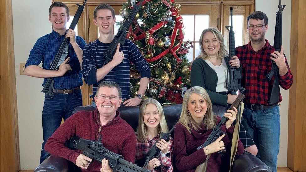Amerika i oružje: Porodièna fotografija kongresmena koja je izazvala lavinu kritika