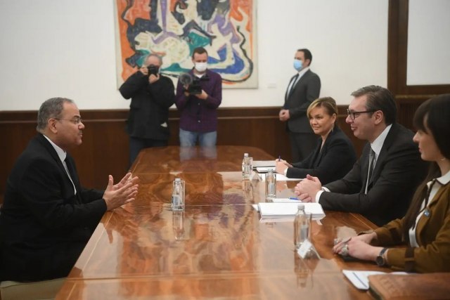 Vučić sa ambasadorom Bahreina FOTO