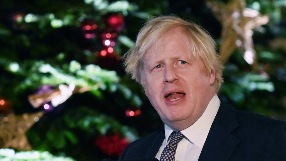Velika Britanija i politika: Šta èeka Borisa Džonsona posle snimka o žurci u kabinetu