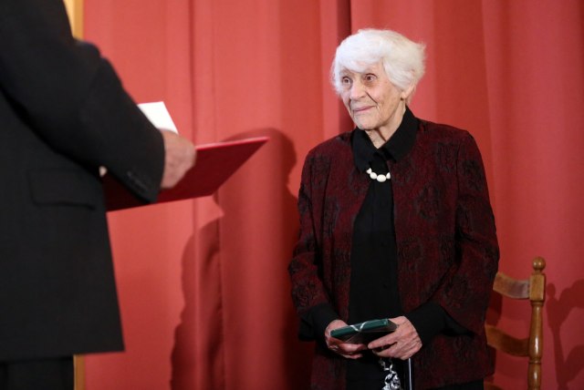 Kada je bila devojka, nacisti su joj zabranili doktorat: Sa 102 godine ostvarila je svoj san