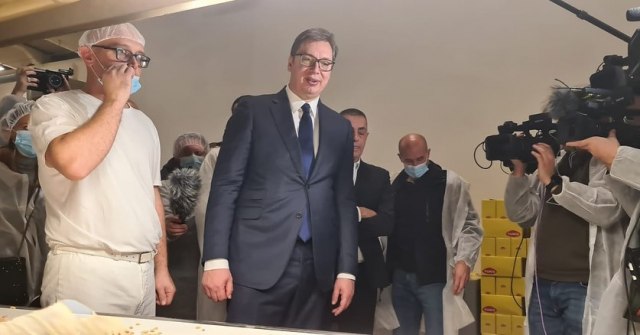 Vučić obišao fabriku Jumis: 
