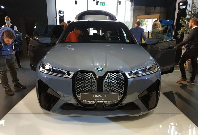 Prvi elektrièni BMW SUV stigao u Srbiju – poznata i cena FOTO