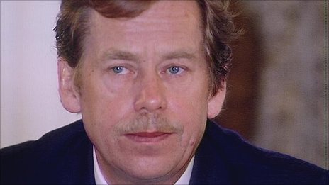 Komunizam, Istočna Evropa i Čehoslovačka: Vaclav Havel - inženjer Plišane revolucije