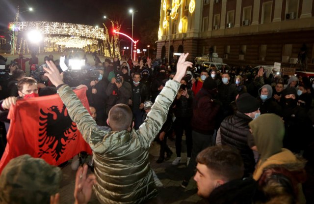 Pokušavali da zaustave Vučića; završeni protesti u Tirani VIDEO