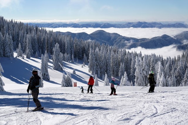 Povoljne cene ski karata privukle turiste - hotelski kapaciteti skoro popunjeni
