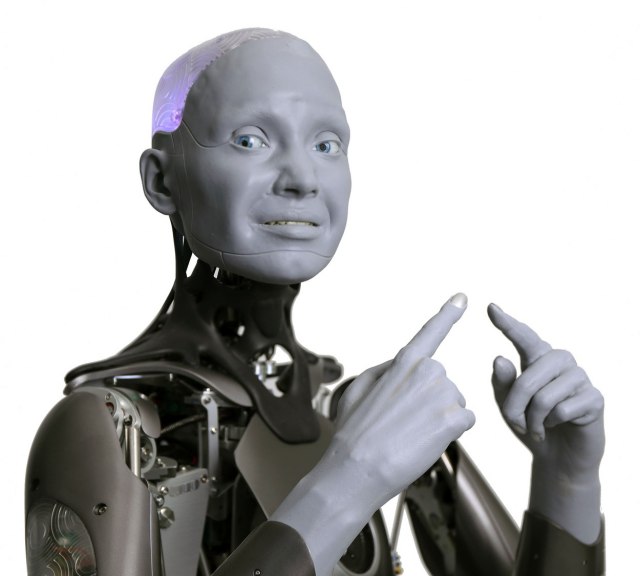 Plaši čak i naučnike koji su ga napravili: Robot koji gotovo savršeno oponaša čoveka (VIDEO)
