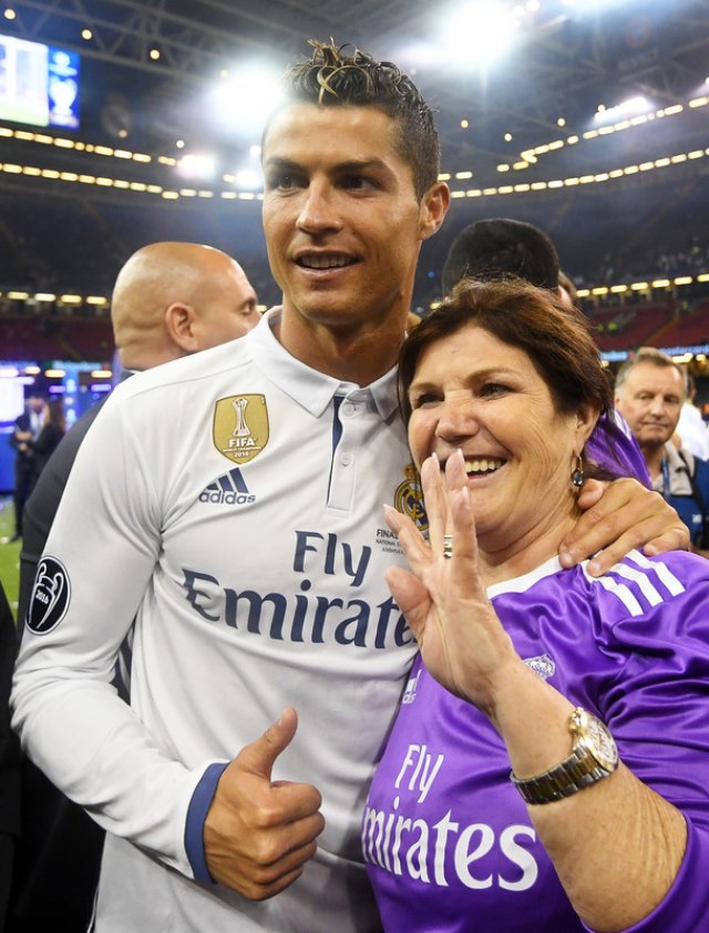 Ronaldo rasplakao majku; Dolores nije mogla da se smiri FOTO/VIDEO
