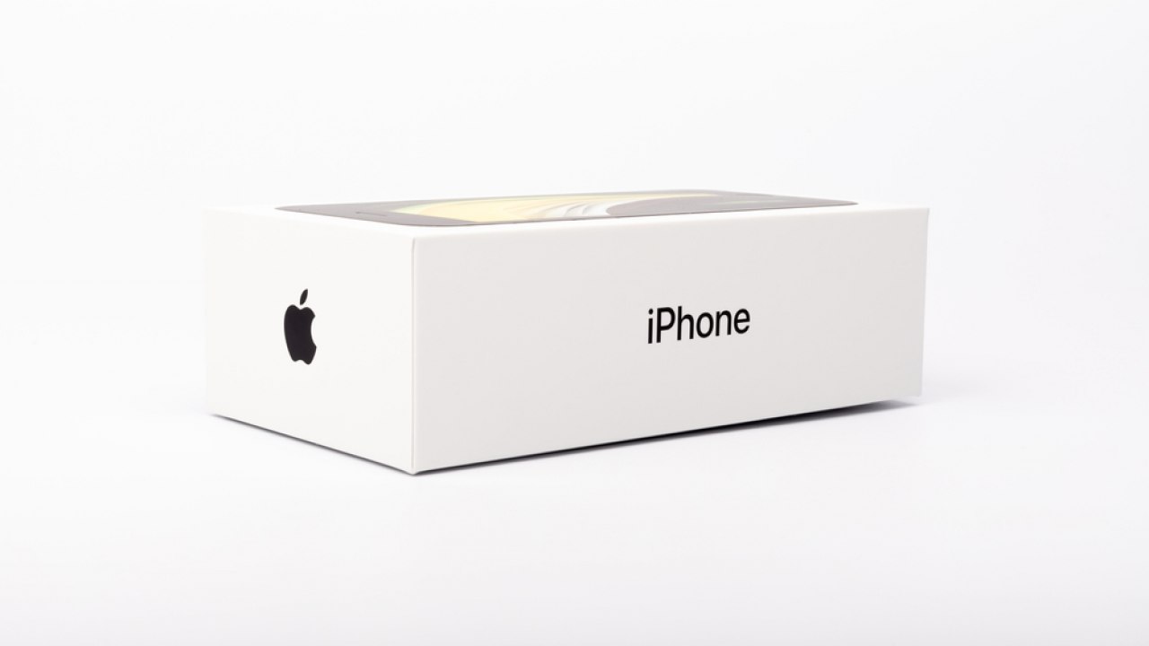 Package 14. Iphone se 2020 упаковка. Упаковка от iphone 14. Apple айфон упаковка. Айфон 14 коробка.