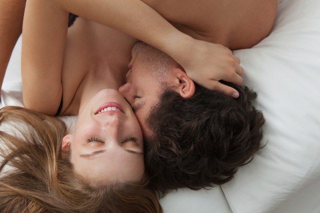 Studija pokazala: Zašto su praznici pravo vreme za intimne odnose?