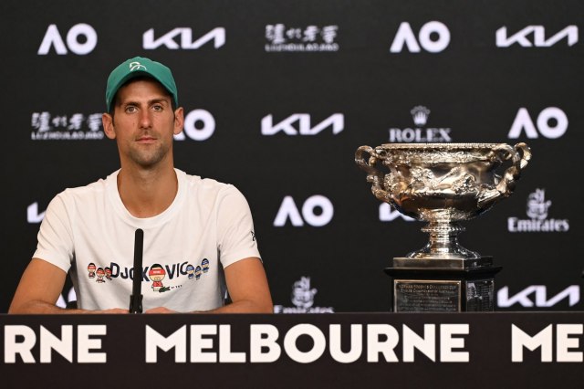 Crno na belo: Kako je Novak dobio dokumenta za ulazak u Australiju