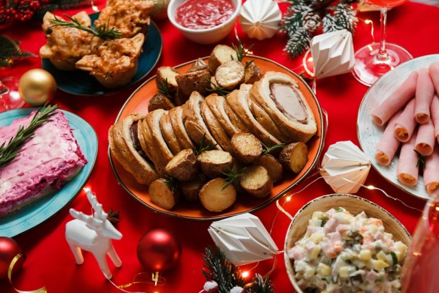 Ruska salata, peèenje, kolaèi... Koliko dugo možemo da jedemo hranu nakon praznika?