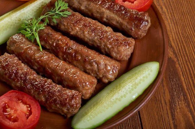 Æevapi i burek postali hit u Berlinu; Nemci: "Fali nam samo rakija"