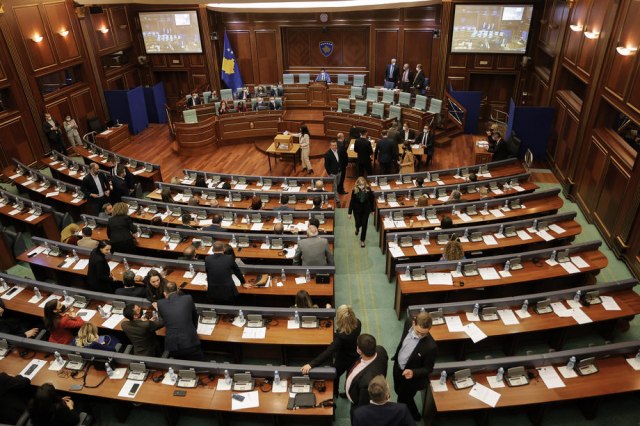 Skupština tzv. Kosova protiv referenduma u srpskim sredinama; poslanici Srpske liste napustili sednicu