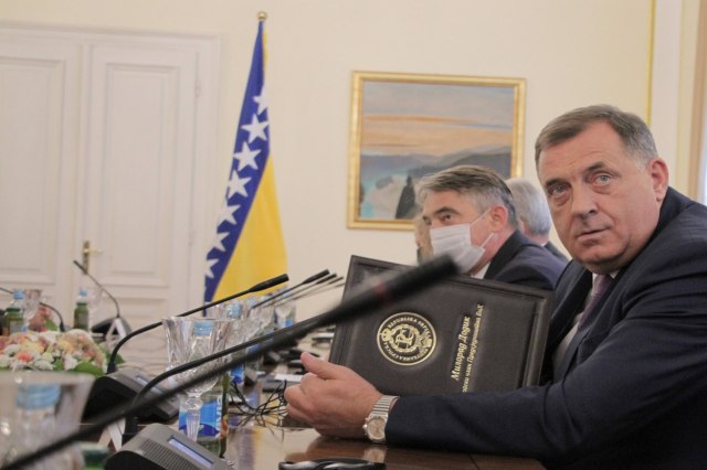 Nova pretnja Dodiku: "Zna se kako je doveden na vlast"
