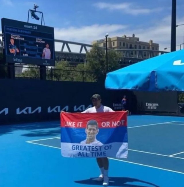 Lajović spread the flag in Melbourne in honor of Djokovic PHOTO