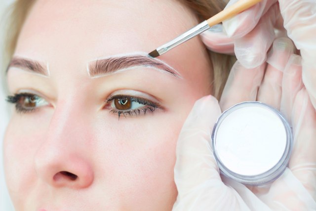 Sama ofarbala obrve, rezultat je urnebesan VIDEO