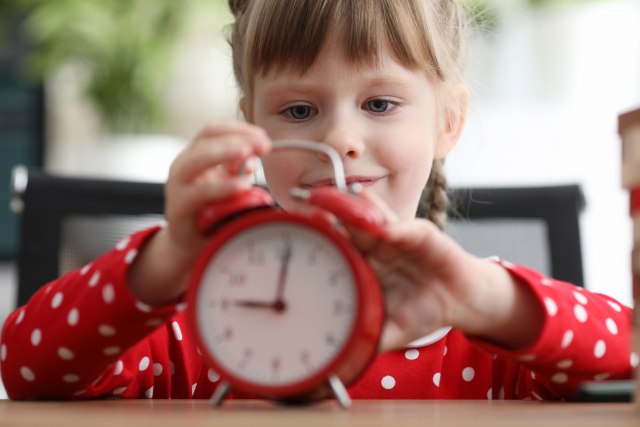 Kako naučiti dete da gleda na sat