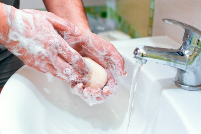 Da li je bolje koristiti tečni ili čvrsti sapun