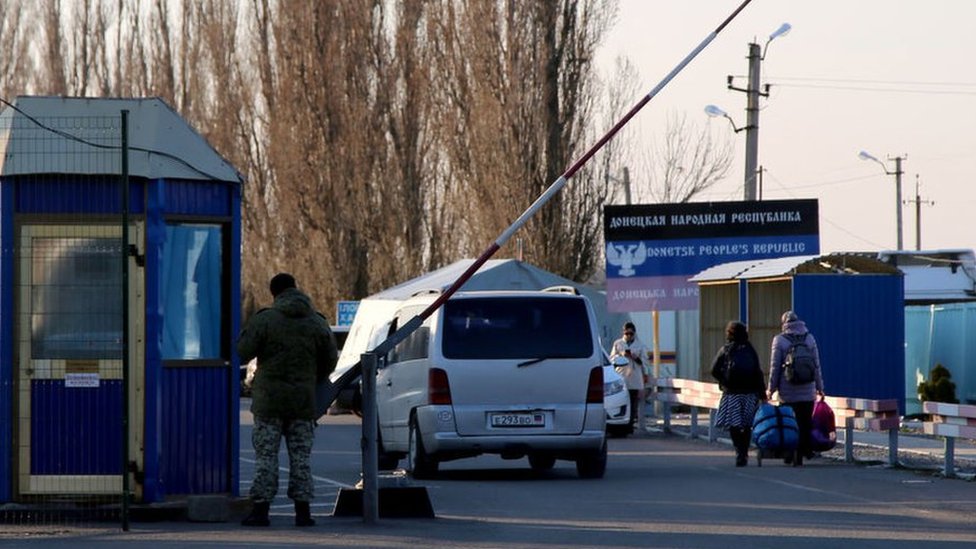 Mnogi Ukrajinci moraju da putuju u oblasti pod kontrolom pobunjenika preko Rusije/Getty Images