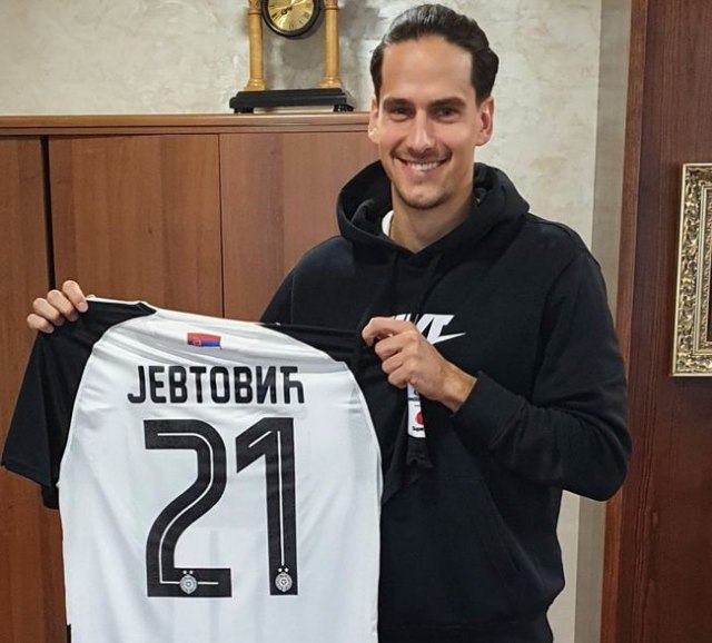 Zvanièno: Jevtoviæ se vratio u Partizan FOTO