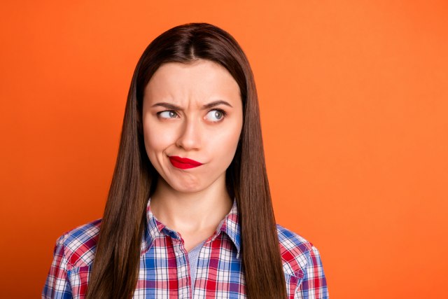 IZBEGAVA VAŠ POGLED, ODGOVARA NA PITANJE JEDNOM REČJU: Pet znakova da vas neko ne voli, ali to ne želi otvoreno da vam kaže