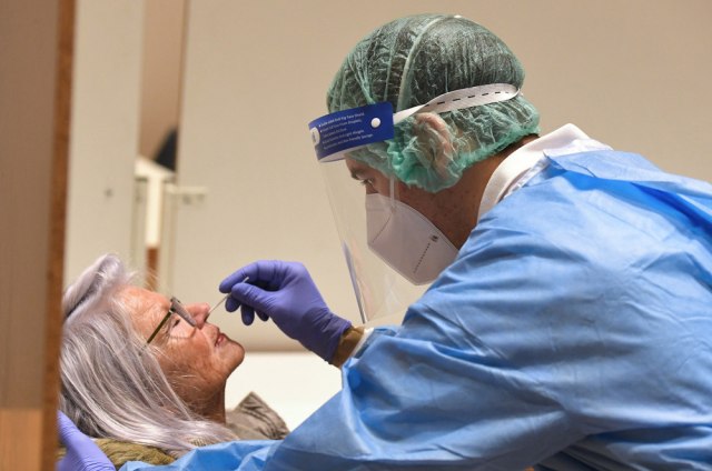 Pozitivni ste na kovid, ali nemate simptome? Epidemiolozi objasnili zašto...