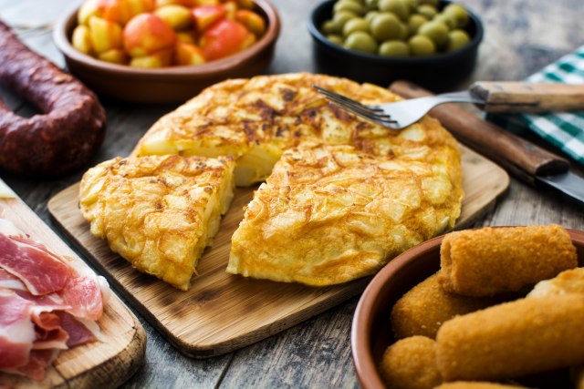 Obrok iz tiganja za koji vam treba manje od 20 minuta - španski omlet