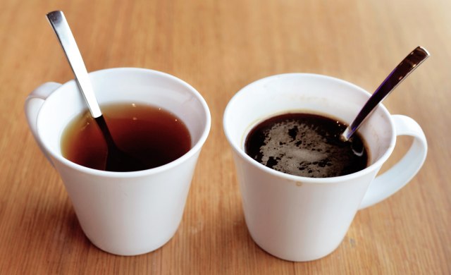 Šta ujutru pijete – kafu ili čaj? Evo šta je bolje za zdravlje