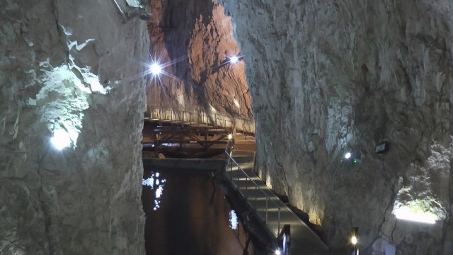 Prirodni fenomen na Zlatiboru ugrožavaju ljudi: Ronioci otkrili "veliki bunar želja" FOTO