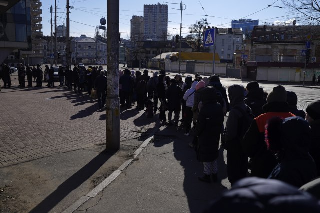 Message from the Russian army: "All civilians in the city can freely leave"