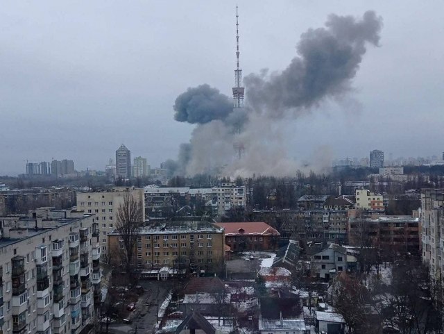 Pogođen TV toranj u Kijevu; trenutak eksplozije VIDEO/FOTO