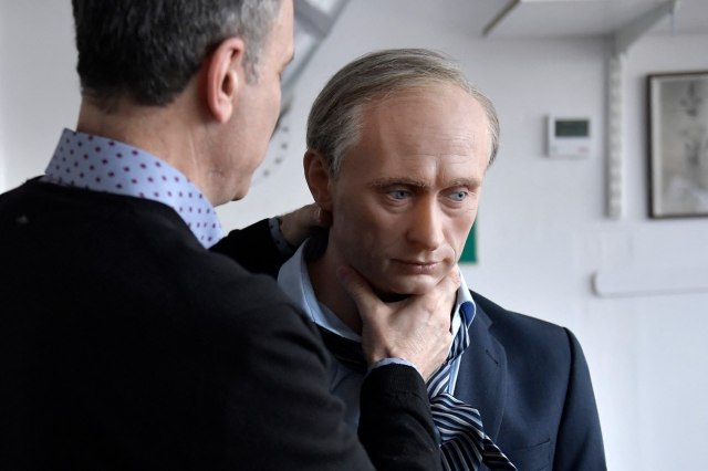 Muzej uklonio Putinovu statuu: "Ne želimo svaki dan da mu popravljamo frizuru"