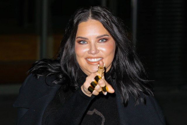 Adrijana Lima je na Nedelji mode u Parizu - pokazala stomaèiæ i izgleda predivno FOTO