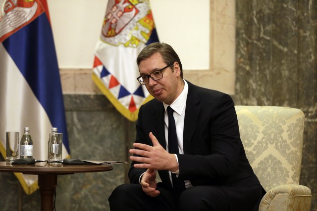 Vučić: Ljudi vide da ima svega; 