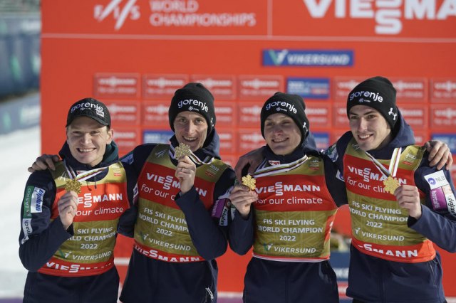 Slovenija prvak sveta u ski-skokovima