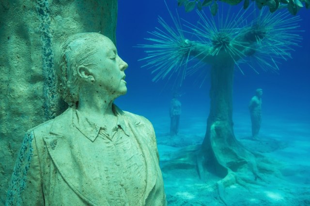 Muzej pod vodom koji turisti posećuju u ronilačkom odelu (VIDEO)