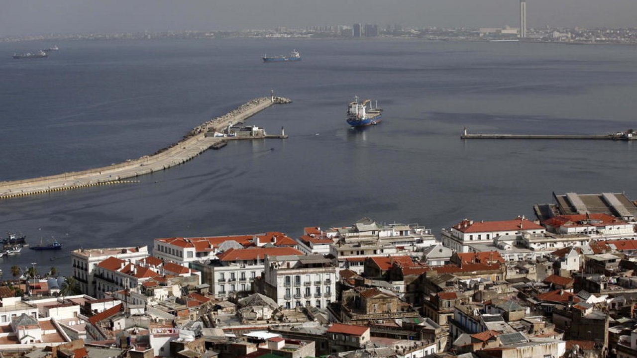 Крупные порты алжира. Skikda. Annaba город. Город и порт в алжире 6 букв. Порт аннаба.