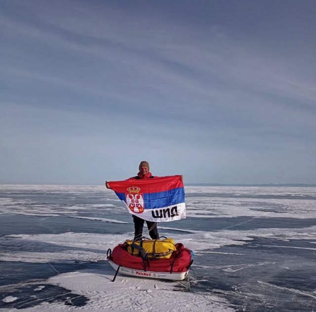 Srbin prepešačio Bajkalsko jezero u Sibiru; Ivan danima spavao na debelom minusu