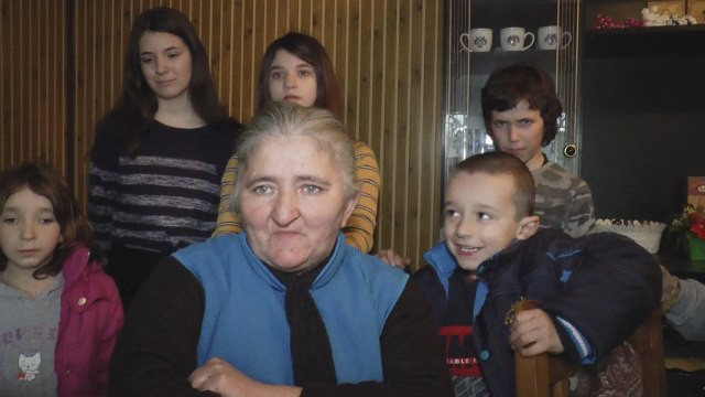 Svetlana je rodila deset sinova i pet æerki: Ona i muž nemaju milione, ali imaju najveæe bogatstvo