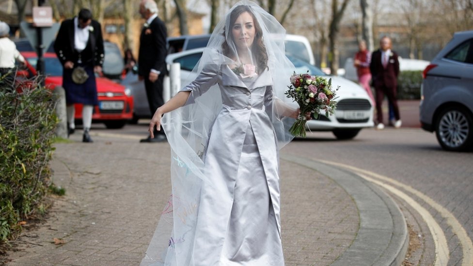 Afera Vikiliks: Džulijan Asanž se oženio u zatvoru Belmarš u Londonu