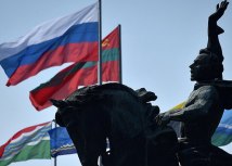 Ovako je okićen centar pridnjestrovske prestonice Tiraspolj, spomenik Aleksandru Suvorovu i ruska i pridnjestrovska zastava/AFP