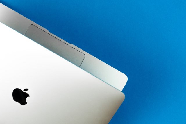 Sledeće godine stiže MacBook Air od 15 inča