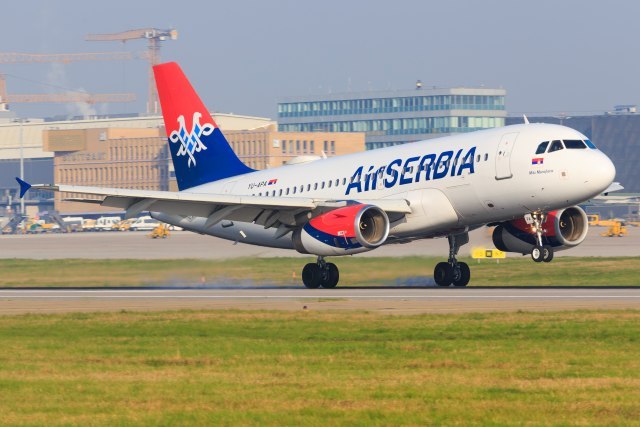 Drama na letu za Moskvu: Avion sa 260 putnika vraćen na beogradski aerodrom; MUP; Ponovo laž