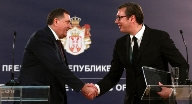 Dodik èestitao Vuèiæu: "Svaki uspeh Srbije gledamo i kao uspeh Republike Srpske"