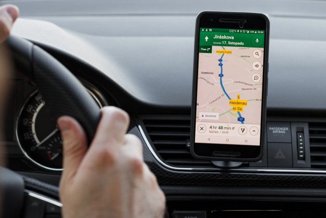 Nova korisna funkcija: Google Maps će prikazivati semafore i znak 