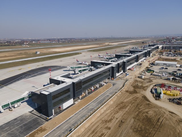 Brojne novine na aerodromu: Novoizgrađeni deo terminala čeka putnike FOTO