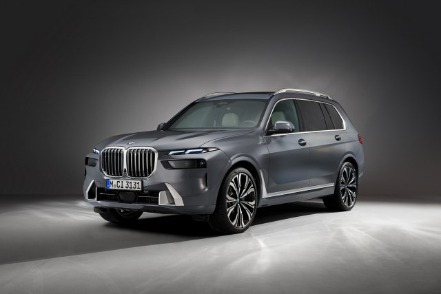 Redizajniran BMW X7, dobio kontroverzne nove farove FOTO/VIDEO